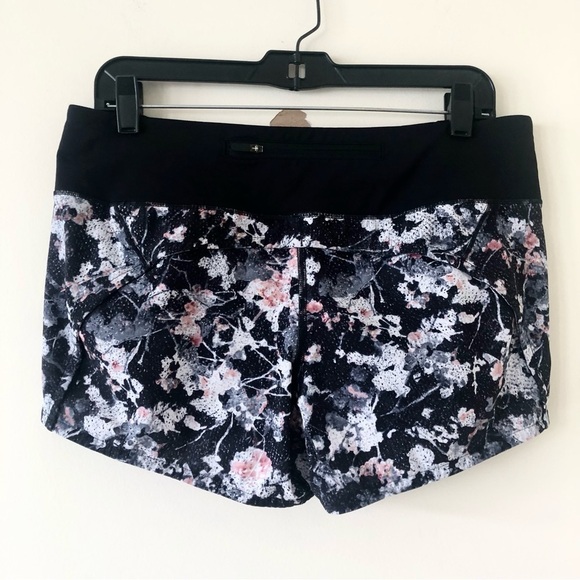 Lululemon Run Times Short II in Spring Bloom Multi Black Size 8 - Picture 6 of 11
